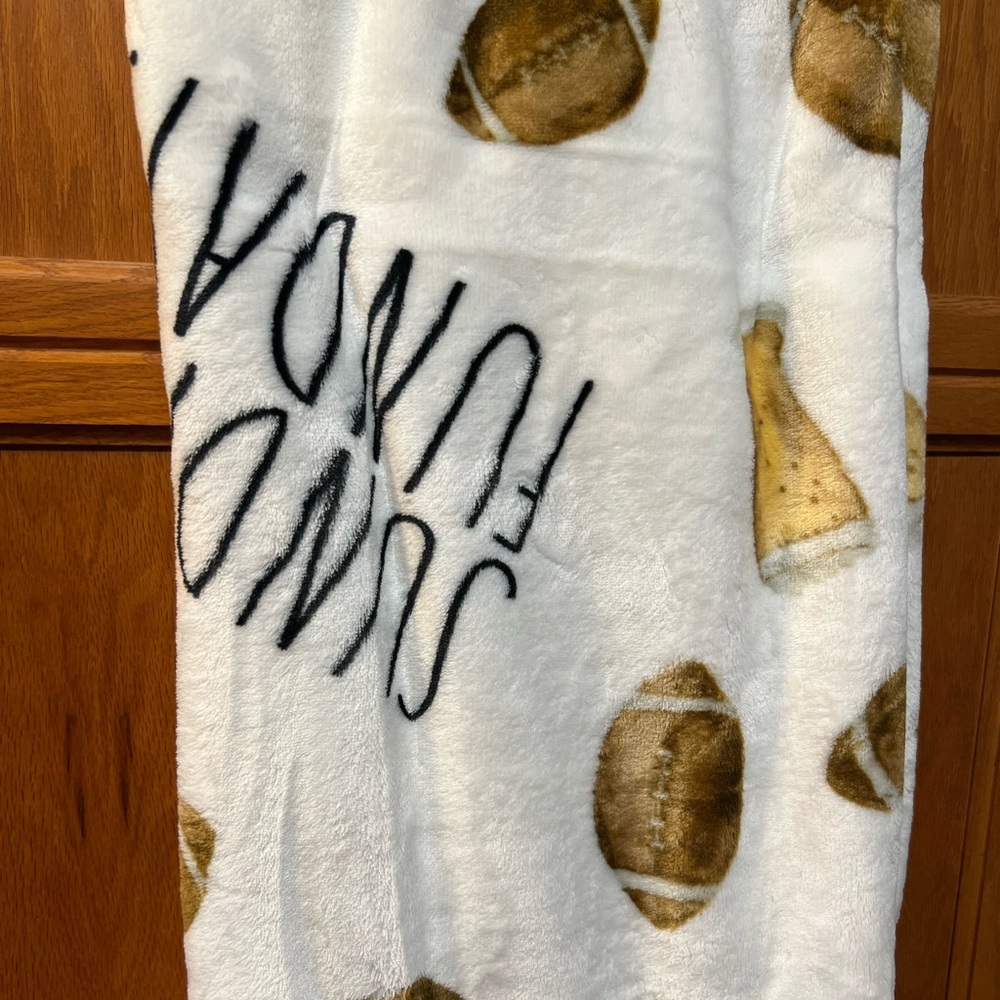 RAE DUNN SUNDAY FUNDAY Football & Mugs Soft Plush Throw NWT - Picture 4 of 6